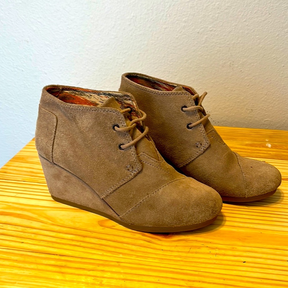 TOMS wedges. Size 7